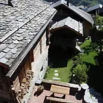Les Granges De *