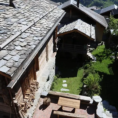 Les Granges De *
